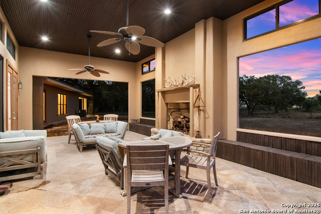 Listing photo id 41 for 4025 Marion  