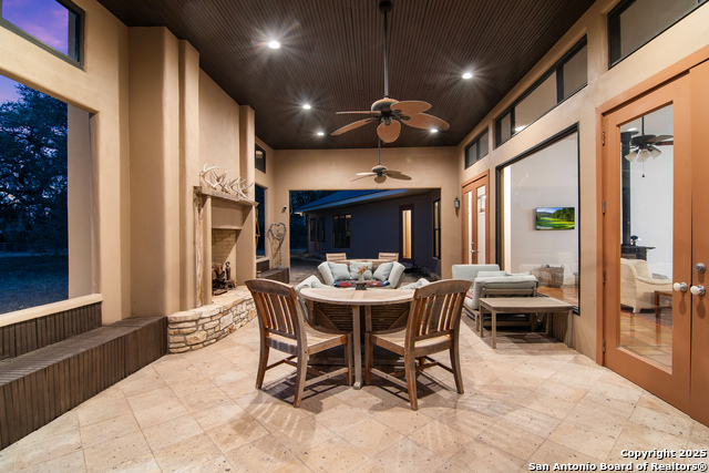 Listing photo id 42 for 4025 Marion  