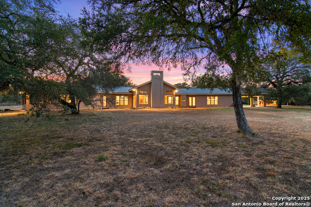 Listing photo id 43 for 4025 Marion  