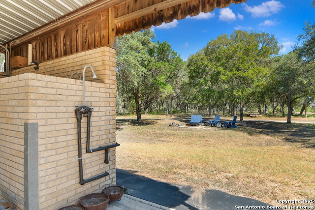 Listing photo id 51 for 4025 Marion  