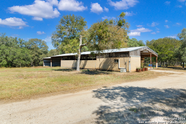 Listing photo id 54 for 4025 Marion  