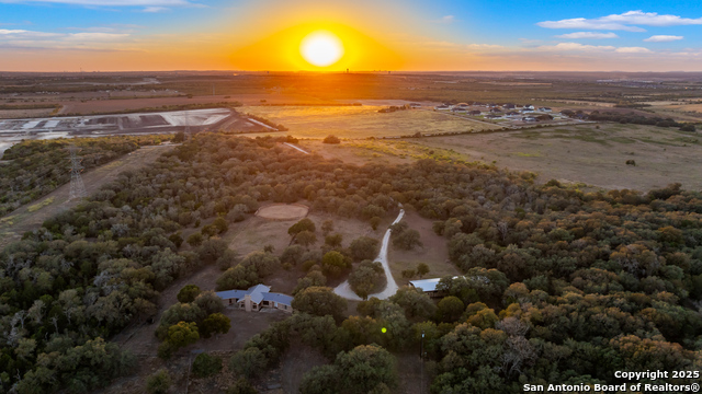 Listing photo id 57 for 4025 Marion  