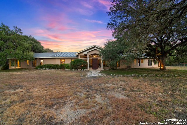 Listing photo id 4 for 4025 Marion  