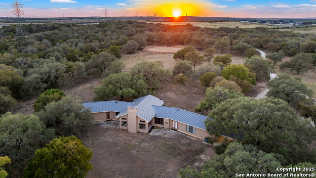 Listing photo id 58 for 4025 Marion  