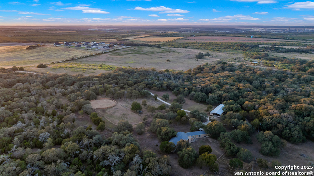 Listing photo id 61 for 4025 Marion  