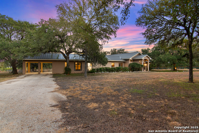 Listing photo id 5 for 4025 Marion  