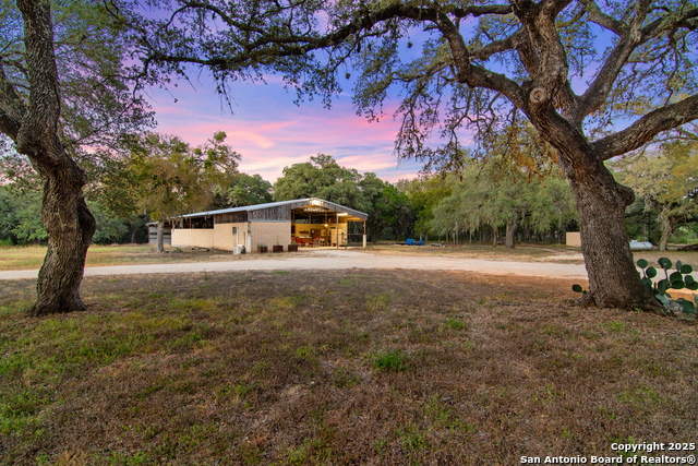 Listing photo id 6 for 4025 Marion  