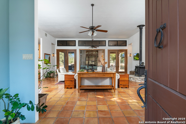 Listing photo id 7 for 4025 Marion  