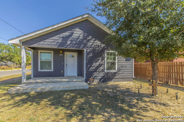 Details for 202 Willow St S, Pearsall, TX 78061
