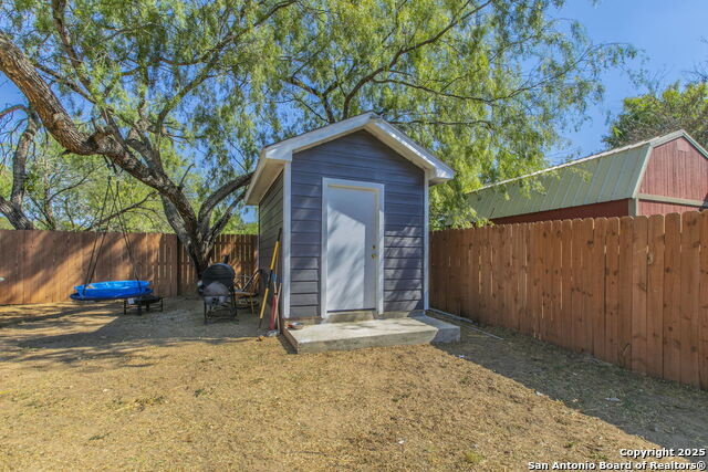 Image 10 of 14 For 202 Willow St S