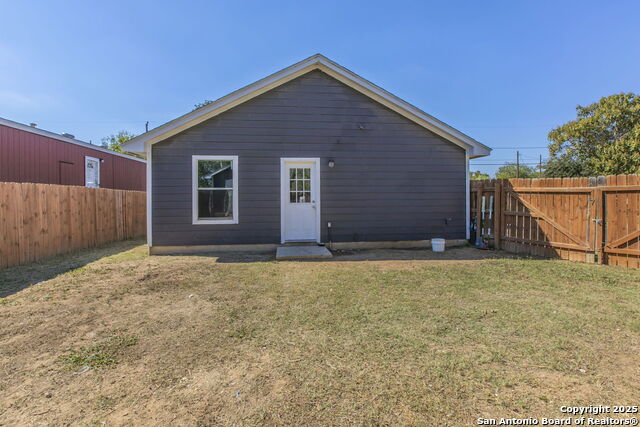 Image 11 of 14 For 202 Willow St S