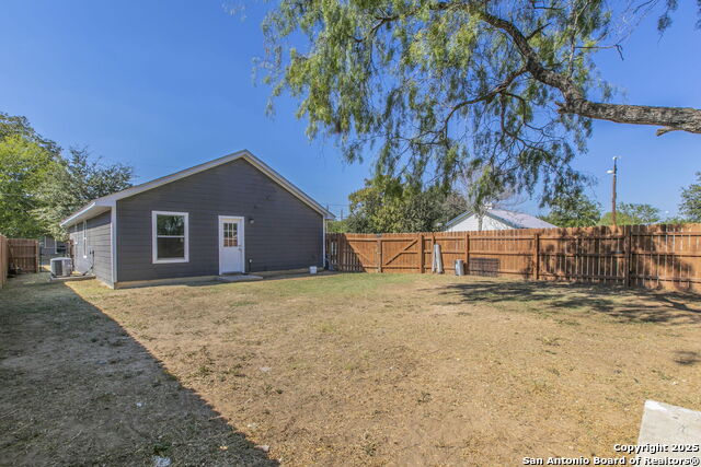 Image 13 of 14 For 202 Willow St S