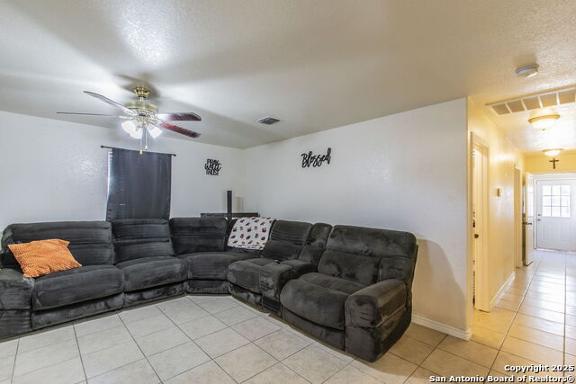 Image 3 of 14 For 202 Willow St S