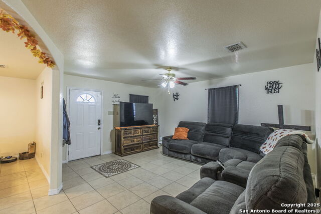 Image 4 of 14 For 202 Willow St S