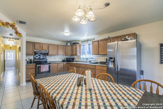 Image 5 of 14 For 202 Willow St S