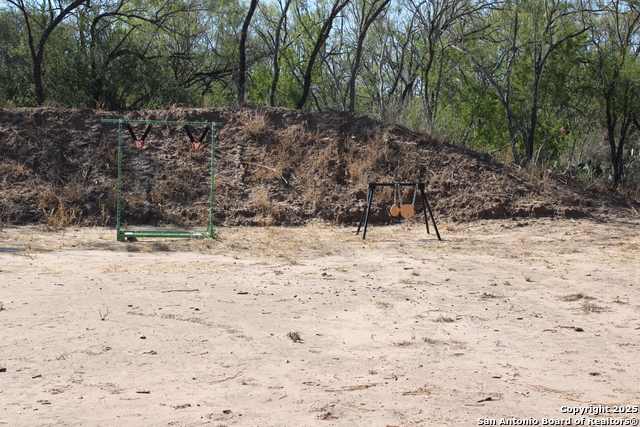 Listing photo id 21 for 12417 Fm 2779