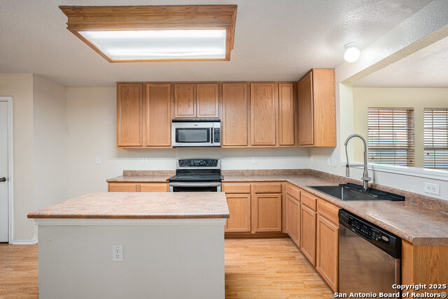 Image 8 of 27 For 5214 Green Coral