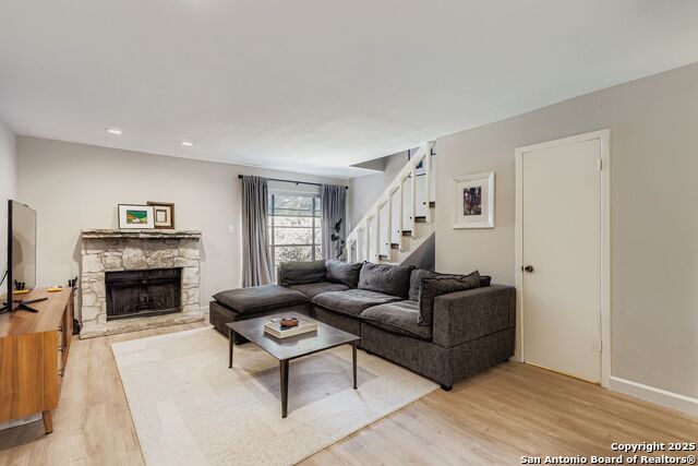 Image 10 of 29 For 10527 Perrin Beitel A212