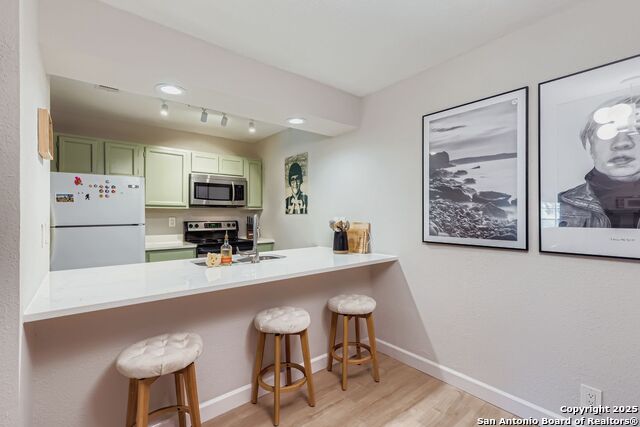 Image 12 of 29 For 10527 Perrin Beitel A212