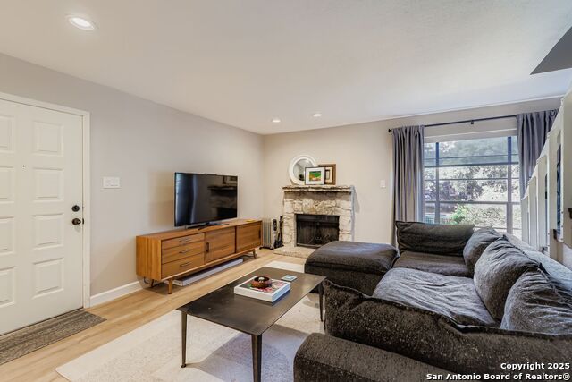 Image 7 of 29 For 10527 Perrin Beitel A212