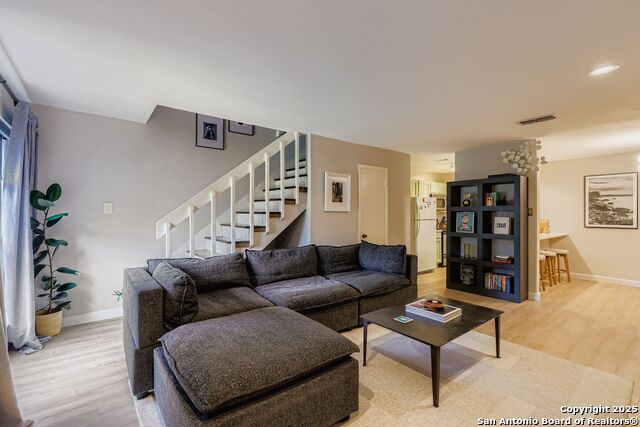 Image 8 of 29 For 10527 Perrin Beitel A212