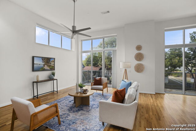Listing photo id 8 for 1126 Quincy E