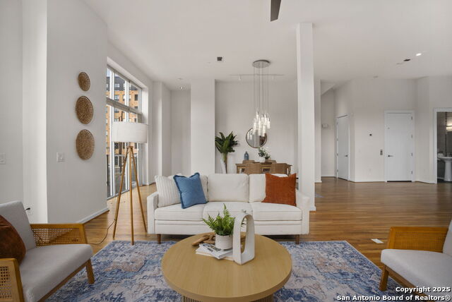 Listing photo id 9 for 1126 Quincy E