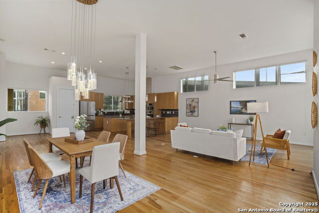Listing photo id 13 for 1126 Quincy E