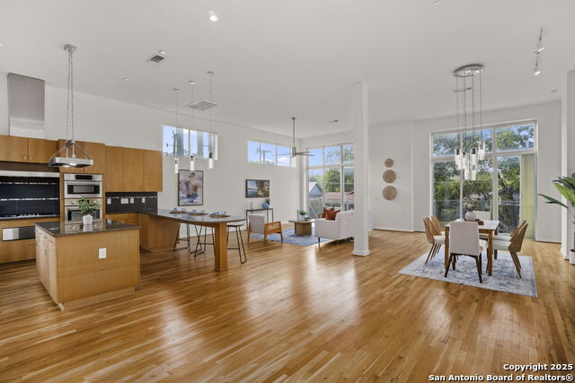 Listing photo id 14 for 1126 Quincy E