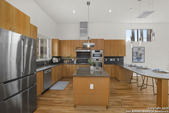 Listing photo id 20 for 1126 Quincy E