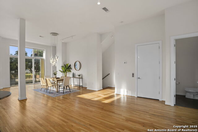 Listing photo id 21 for 1126 Quincy E