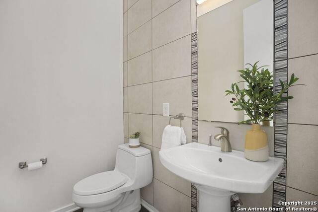 Listing photo id 22 for 1126 Quincy E