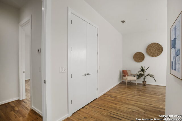 Listing photo id 23 for 1126 Quincy E