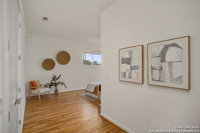 Listing photo id 24 for 1126 Quincy E