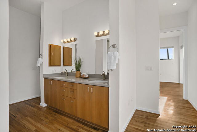 Listing photo id 29 for 1126 Quincy E