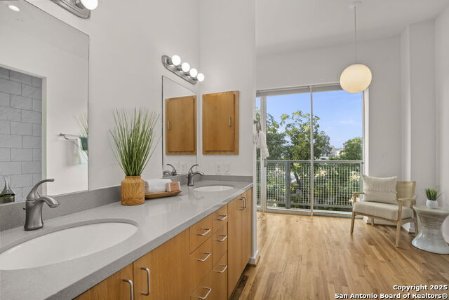 Listing photo id 30 for 1126 Quincy E