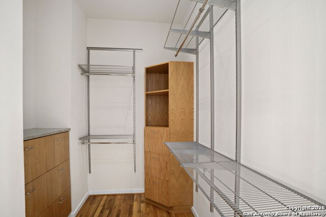 Listing photo id 32 for 1126 Quincy E