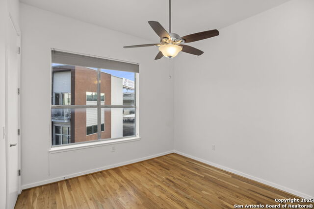 Listing photo id 34 for 1126 Quincy E