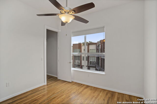 Listing photo id 35 for 1126 Quincy E