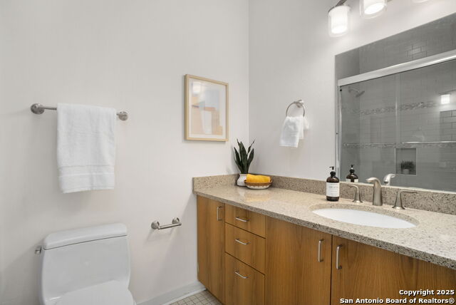 Listing photo id 36 for 1126 Quincy E