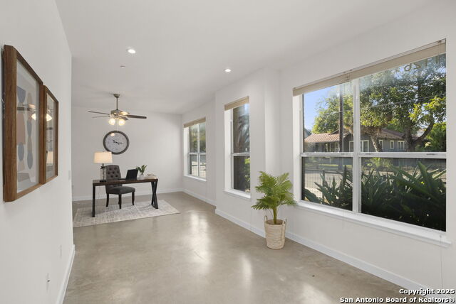 Listing photo id 2 for 1126 Quincy E