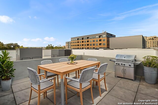 Listing photo id 40 for 1126 Quincy E