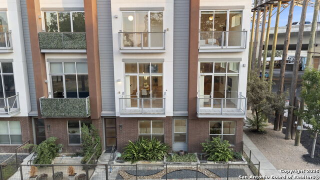 Listing photo id 44 for 1126 Quincy E