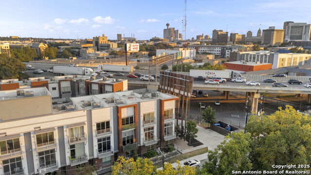 Listing photo id 48 for 1126 Quincy E