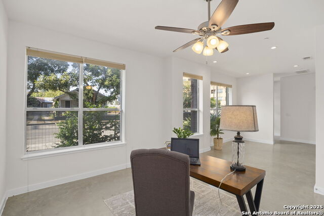 Listing photo id 5 for 1126 Quincy E