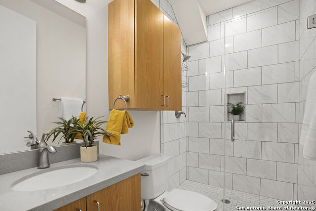 Listing photo id 6 for 1126 Quincy E