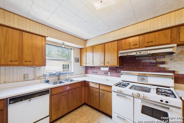 Image 10 of 27 For 235 Lively  