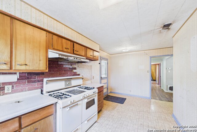 Image 11 of 27 For 235 Lively  