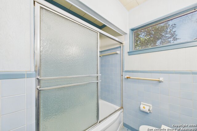 Image 15 of 27 For 235 Lively  