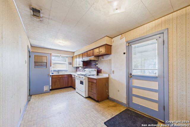 Image 8 of 27 For 235 Lively  